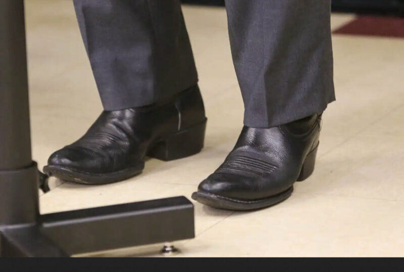 MAGAs Want Everyone to Know That Ron DeSantis Does NOT Wear High Heels ...
